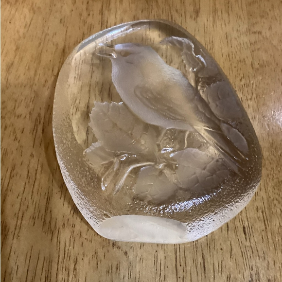 623. MATS JONASSON SWEDEN CRYSTAL ETCHED PAPERWEIGHT - Picture 4 of 5